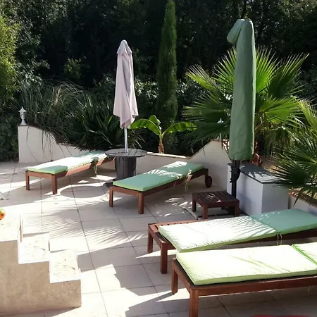 Le De Lyly Bed & Breakfast
